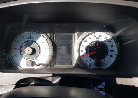 2015 Toyota Sienna Se 8 Passenger z USA, uszkodzony, nr VIN 5TDXK3DC3FS624279